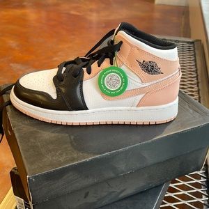 BRAND NEW NIKE AIR JORDAN MID 4Y